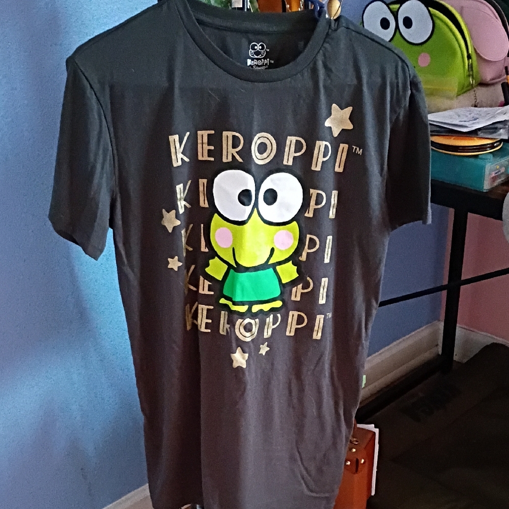 Bioworld Gray and Green Reptile Tee